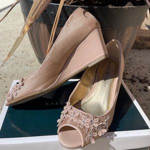 Karen Scott Wdedge Peep Toe Size: 7.5M